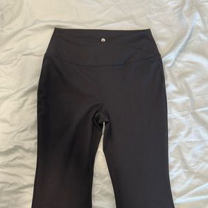 Woman’s Large 90 degree flare leg yoga pants